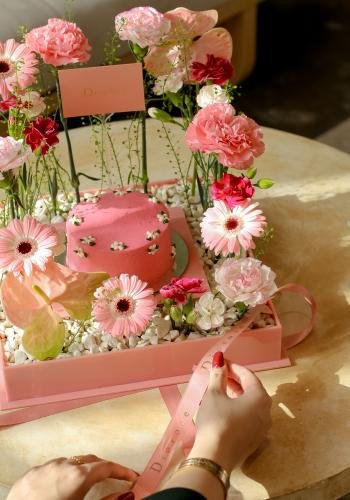 Blush Élégance Floral & Cake Box